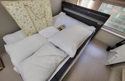 Seocho-dong Apartment | 2608 # Gangnam Urban Vogue Suites#Sinnonhyeon Stn Exit 9, 1-min #Top-rated Unit # All-New Furniture & Peaceful Vibe