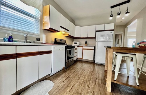 Hyde Park House | 2639 Observatory Drive, Unit 2 · Hyde Park Getaway - Close to Square & Downtown