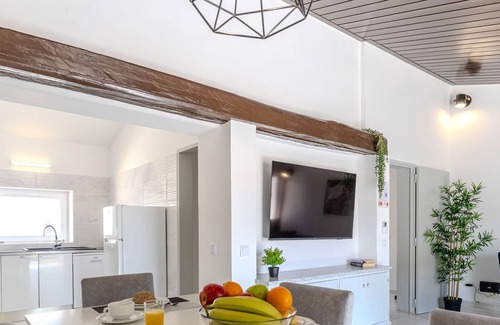 Oura Villa | #265 Charming Villa Sam by Home Holidays