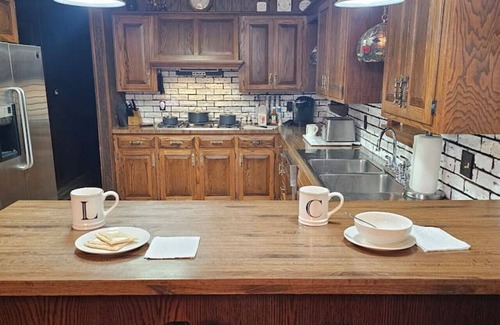 Turtlepoint House | 266) Perfect for large groups and events!