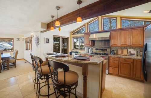 Hailey House | 269 m² House ∙ 3 bedrooms ∙ 6 guests