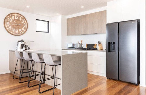 Forster Villa | 26B Seaview - Overlooking the ocean