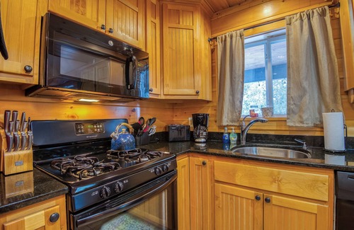 Rangeley House | 27 Depot - Adorable 2 bedroom, 2 bath cottage close to the village
