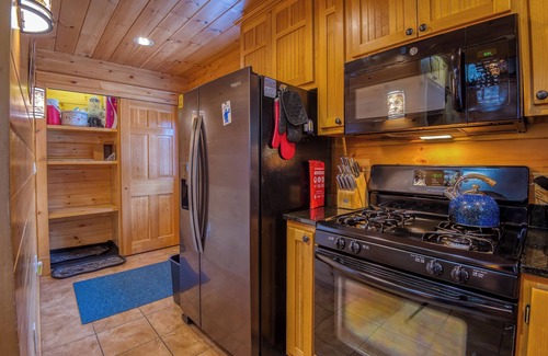 Rangeley House | 27 Depot - Adorable 2 bedroom, 2 bath cottage close to the village