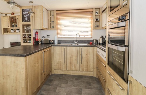 Haveringland Cottage | 27 LAKE VIEW, pet friendly in Cawston