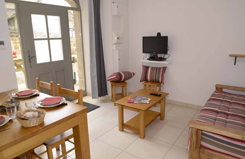 Albaret-le-Comtal House | 27 m² Gîte ∙ 1 bedroom ∙ 2 guests