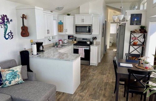 Regional District of Mount Waddington Apartment | 27 - On The Rocks Cottage