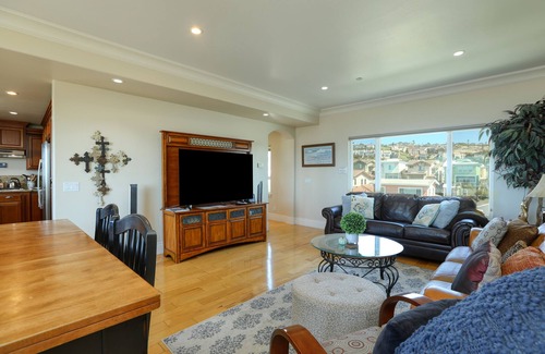 Downtown House | 271 Wadsworth 2 Bedroom Townhouse by RedAwning