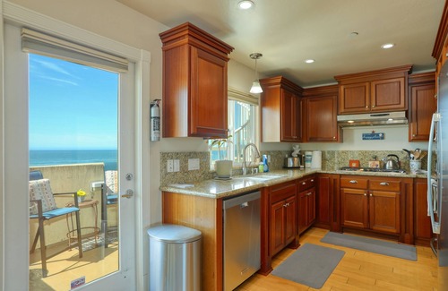Downtown House | 271 Wadsworth 2 Bedroom Townhouse by RedAwning