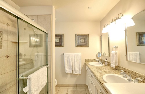 Downtown House | 271 Wadsworth 2 Bedroom Townhouse by RedAwning