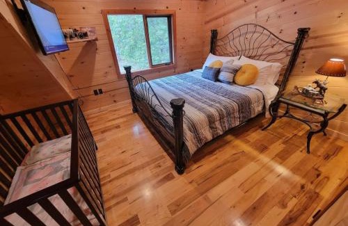 El Cajon House | 275B Charming Getaway with Hot tub