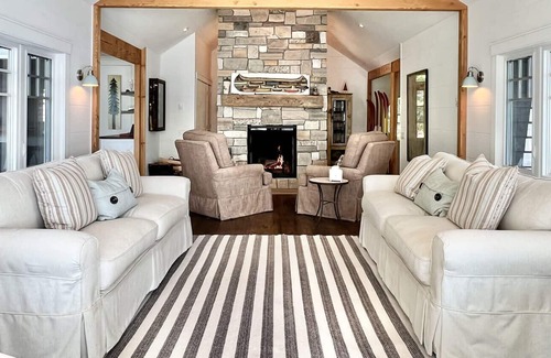 Muskoka Lakes House | 277 Lake Muskoka Summ