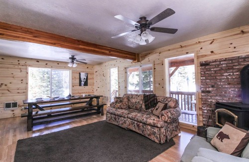 Meadow View Heights Cabin | 279 m² Cabin ∙ 5 bedrooms ∙ 15 guests