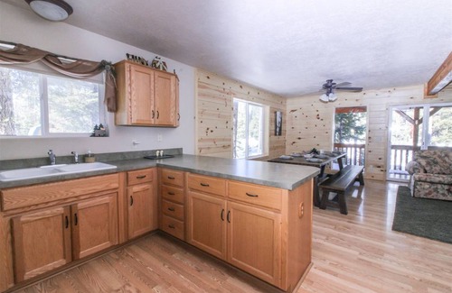 Meadow View Heights Cabin | 279 m² Cabin ∙ 5 bedrooms ∙ 15 guests