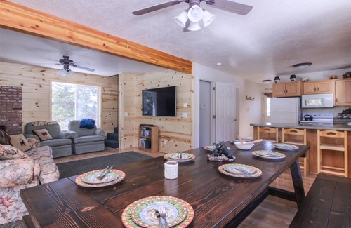 Meadow View Heights Cabin | 279 m² Cabin ∙ 5 bedrooms ∙ 15 guests