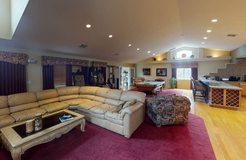 Tyrone House | 279 m² House ∙ 2 bedrooms ∙ 4 guests