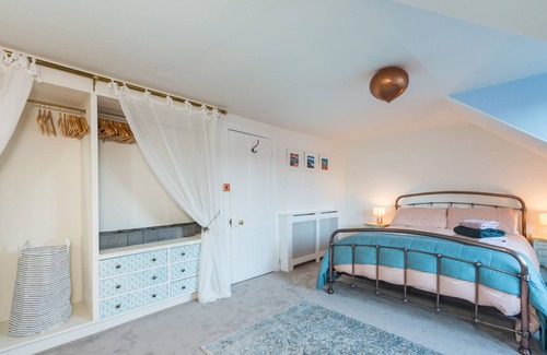 Bonnington Cottage | 28 Avondale Place - an edinburgh that sleeps 4 guests in 2 bedrooms