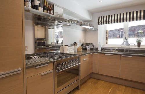 Dartmouth Cottage | 28 DART MARINA, family friendly, luxury holiday cottage in Dartmouth