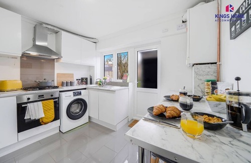Borehamwood House | 28 mins > LDN | Coffee Machine, Fast WiFi & Garden
