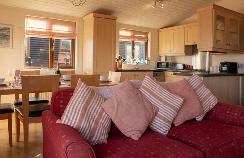 Mullacott Cabin | 28 Ocean Terrace Lodge - 3 Bed-Sleeps 6-TJS28OT