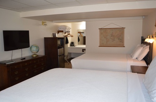 Columbia Falls Hotel | 28- TWO QUEEN BEDS hotel with WiFi and AC in Columbia Falls, 20 Mi to GNP
