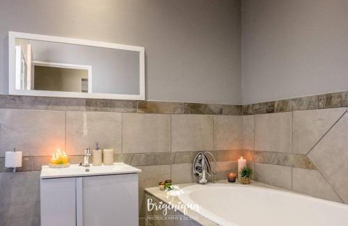 Shelley Point House | * 281 Golden Mile Boulevard