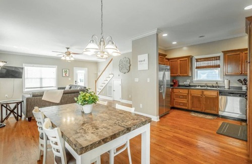 Kansas City House | 29) Large 4 bedroom - 8 beds - Pet Friendly