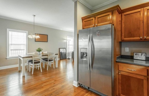 Kansas City House | 29) Large 4 bedroom - 8 beds - Pet Friendly