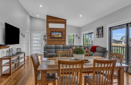 Mallacoota House | 29 Mirrabooka Road, Mallacoota - Eagle View House