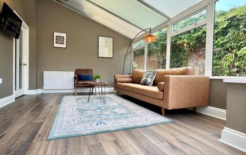 Southampton House | 29 The Lodge Boutique Grand Victorian Guest House Near Southampton Cruise Terminal, City Centre & The New Forest National Park - FREE PARKING - HIGH SPEED WIFI