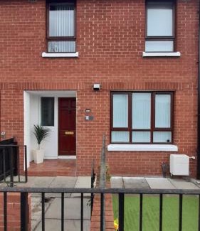 Belfast House | 293 Holiday Home- Free on site parking