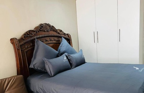 Lombardy East Apartment | 295 WELLINGTON