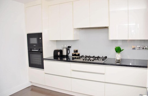 Stanwell House | 29EW-13 Dreams Unlimited Serviced Accommodation- HeathrowStanwell