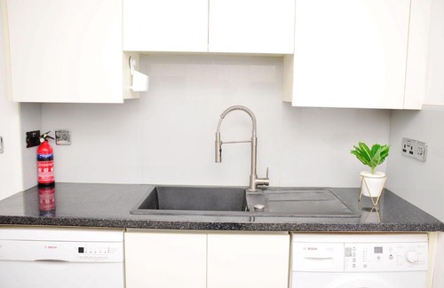 Stanwell House | 29EW-13 Dreams Unlimited Serviced Accommodation- HeathrowStanwell