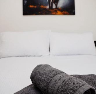 Stanwell House | 29EW Dreams Unlimited Serviced Accommodation- Staines - Heathrow
