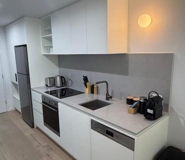 Reid Apartment | 2B-1BR-1Car-Courtyard-CBD-Shops