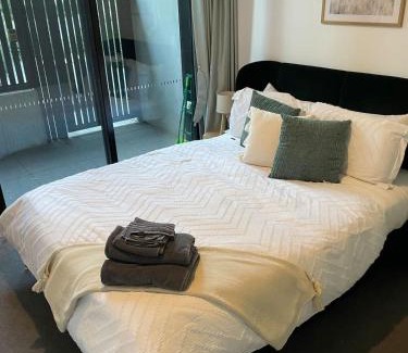 Reid Apartment | 2B-1BR-1Car-Courtyard-CBD-Shops