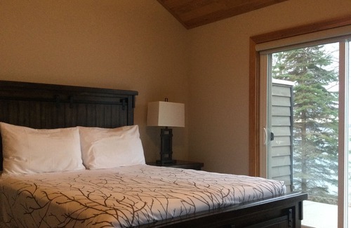 Muskoka Lakes House | 2B - 2 Bedroom in 4 Plex