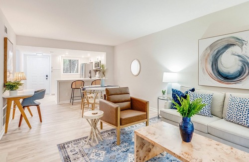 Windsor Forest Condo | 2bd/2ba Condo * Renovated * Dogs Welcome * Condo in Savannah*30+ day stay *Pool