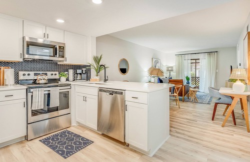 Windsor Forest Condo | 2bd/2ba Condo * Renovated * Dogs Welcome * Condo in Savannah*30+ day stay *Pool
