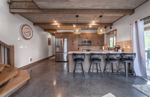 Coram Condo | 2bd/2ba Stunning Condo-Stay Near Glacier- Private Hot Tub- King Bed #4-4