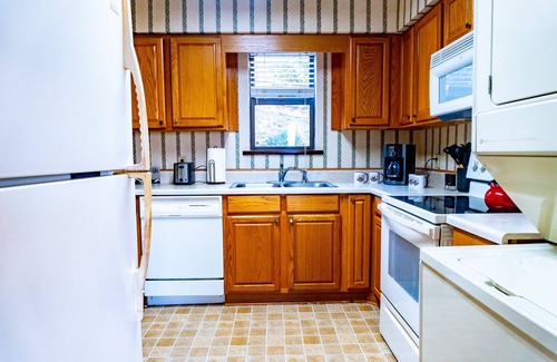 Burnsville Cabin | 2bd Chalet w/ Big Views of Pisgah National Forest!