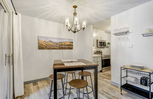 Skyway Apartment | 2BD Dry Sauna & Pool Near Downtown COS, GotG, & Pikes Peak