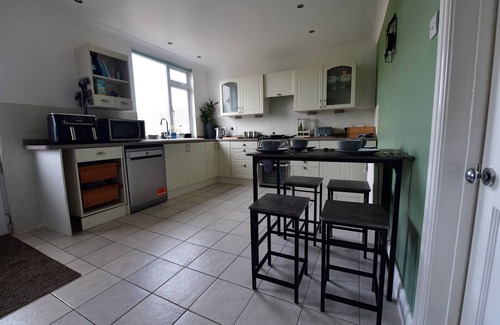 Winterbourne Earls House | 2Bd Garden Home - A Short Walk To Stonehenge