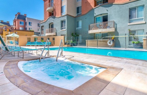 Marina del Rey Apartment | 2BD Marina Condo Near Venice Beach | Pool+Parking