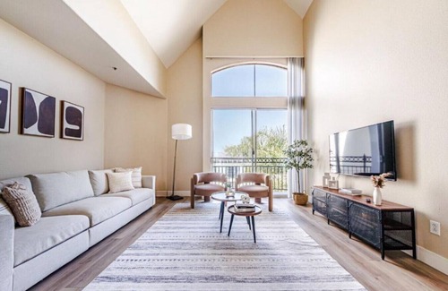 Marina del Rey Apartment | 2BD Marina Condo Near Venice Beach | Pool+Parking