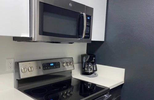 City West Apartment | 2bd Modern Unit high floor