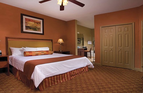 Pennington Bend Resort | 2BD/Nashville - Pool, Gym, Kitchen, Jet Tub, WiFi!