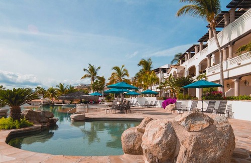 Buzzards Condo | 2BD Oceanview Condo with the Beachfront Club and Fitness Center Access
