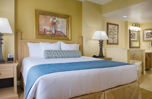 Lake Buena Vista Resort | 2BD/Orlando near Disney - Private Living Area, Full Kitchen!